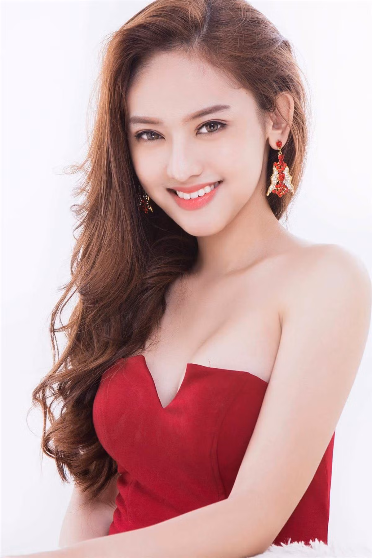 Câu chuyển về những lần phát ngôn tạo sóng của hot girl Thúy Vi không phải ít. Cũng vì những lần "vạ miệng", tên tuổi của cô gái đến từ Cà Mau lại càng nổi tiếng.