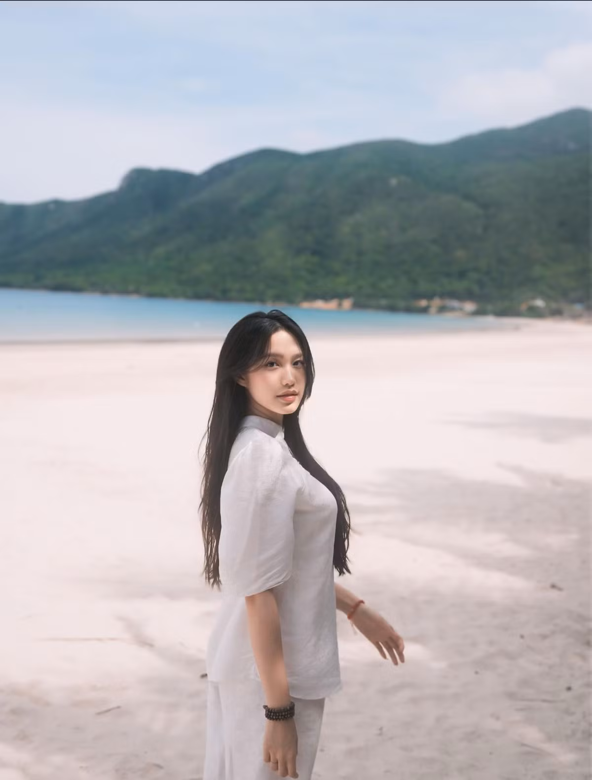 Dẫu vậy, cũng theo lời Doãn Hải My, cô nàng chỉ khoe những khoảnh khắc bản thân xinh đẹp, chỉn chu, còn lúc mệt mỏi đều sẽ giấu đi. Bởi ai cũng muốn bản thân mình xuất hiện với hình ảnh đẹp đẽ trên mạng xã hội.