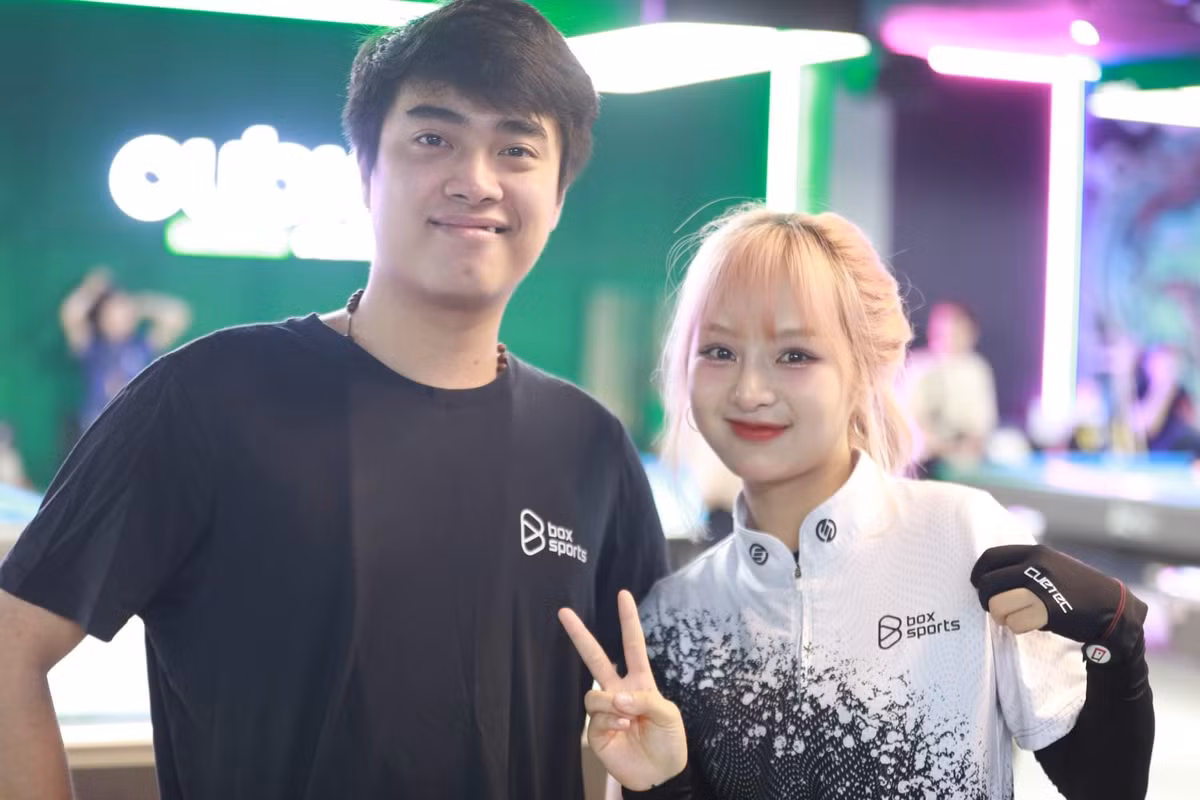 Mới đây nhất, Gấm Kami bất ngờ xuất hiện tại giải đấu bi-a có tên Cubic Women Open 2024 và điều khiến nhiều người chú ý nhất không phải kĩ năng điều bi, ra ngọn của cô nàng mà chính là nhan sắc.