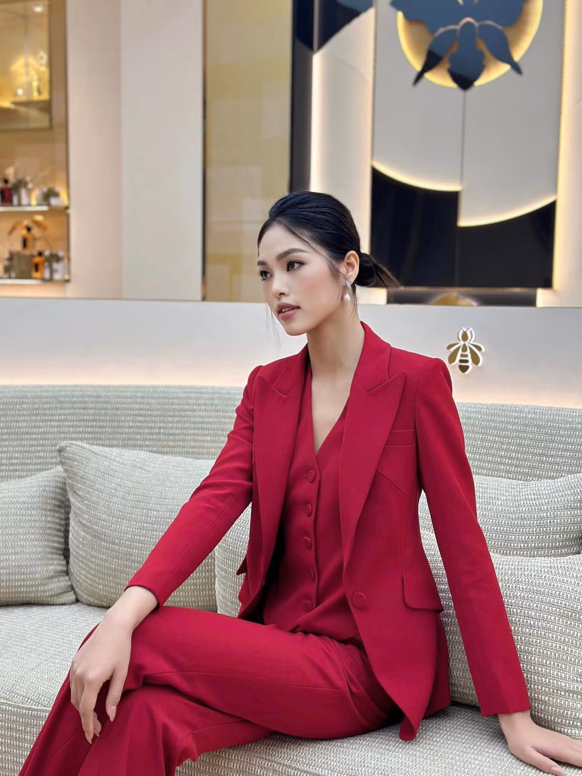 Song đến năm 2021, người đẹp 10X bất ngờ giải nghệ, bởi lý do cảm thấy không chắc chắn cho tương lai và muốn “làm mới” bản thân với những định hướng khác.