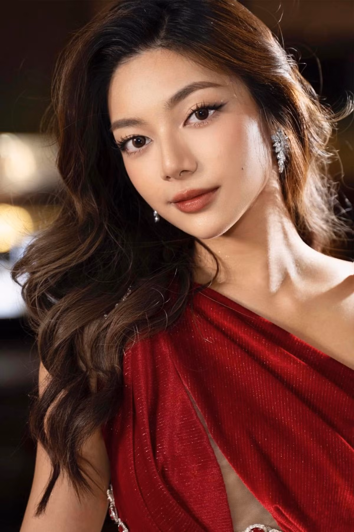 Nhờ học võ từ nhỏ, Katleen duy trì được vóc dáng cân đối chuẩn 'đồng hồ cát' và cơ bụng săn chắc.