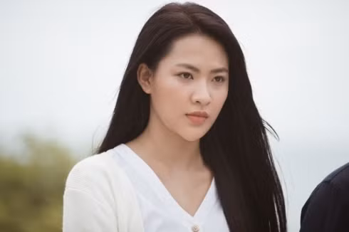 Trong video bắt trend trên TikTok, Minh Trang chỉ trang điểm nhẹ nhàng và đánh chút son môi đỏ nhưng lại nhận được rất nhiều lời bình luận tích cực về nhan sắc.