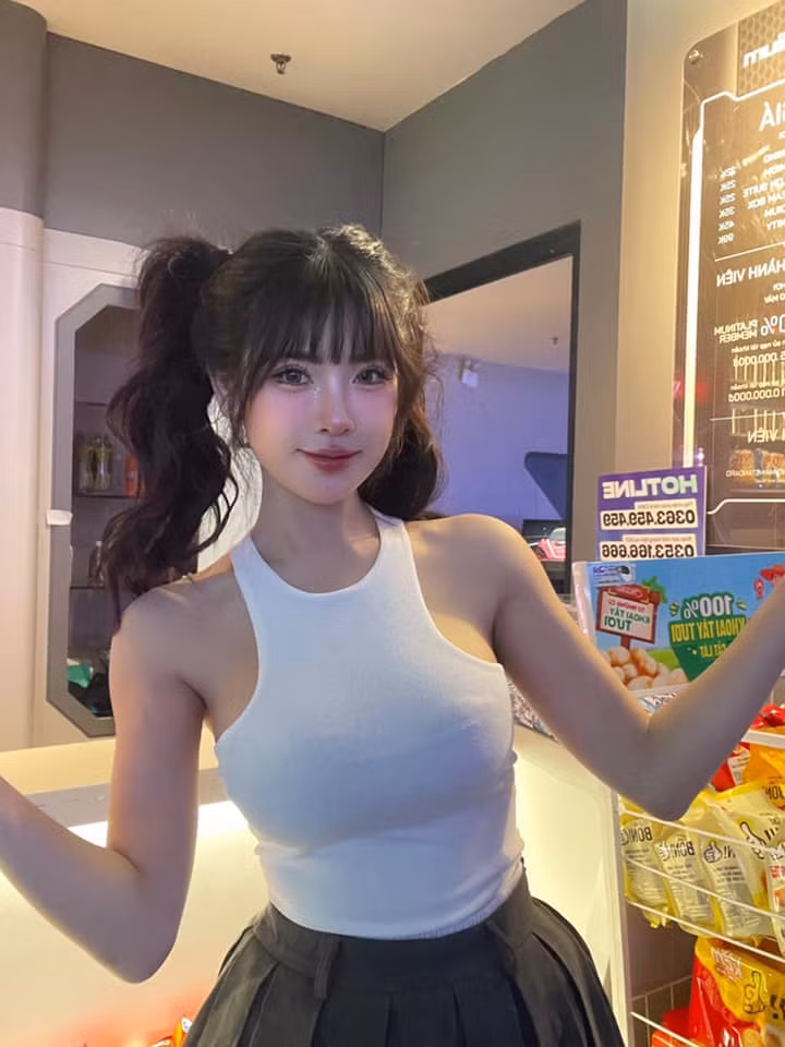 Tố Uyên không chỉ là một game thủ tài năng mà còn là một "mỹ nhân" thực thụ trong mắt cộng đồng.