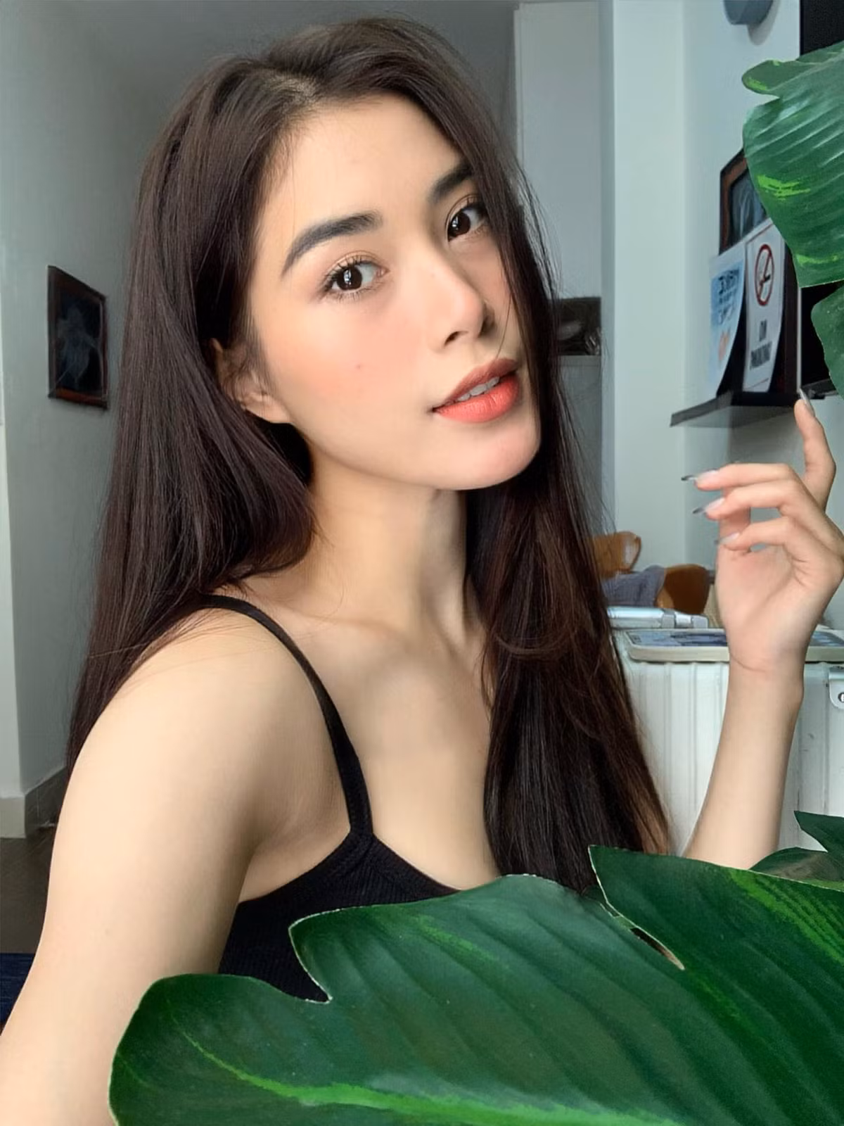 Trước đó, Thu Huyền là cái tên nổi bật của làng bóng chuyền nữ cùng một loạt thành tính đáng nể. Nữ vận động viên sinh năm 2002 đã nhiều lần đạt danh hiệu “chuyền hai hay nhất” tại giải trẻ vô địch quốc gia cũng như cúp trong những lần thi đấu.