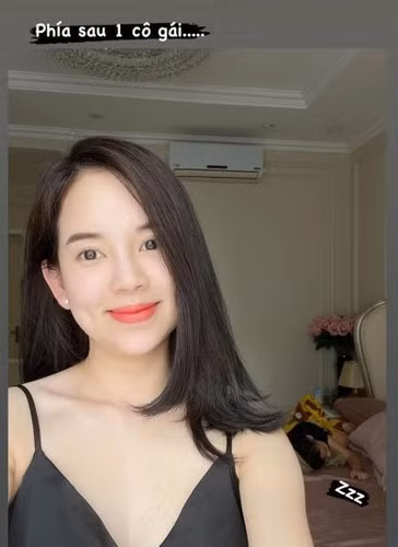 Sau 6 tháng hẹn hò, hot girl Ly Kute thông báo chia tay đầy tiếc nuối. Không lâu sau đó, cô cho biết mình đã mang thai 3 tháng với chân sút sinh năm 1992.