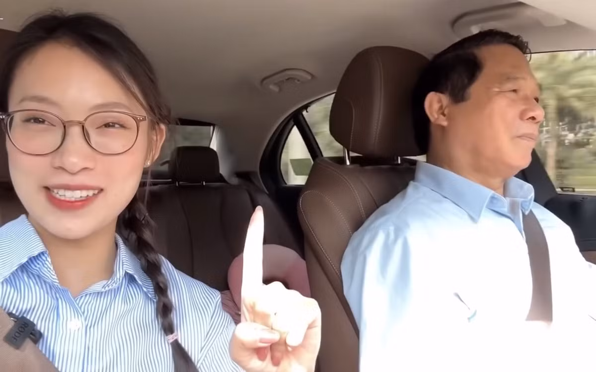 Trước đây, Khánh Vy cũng từng tiết lộ, có giai đoạn cô tự cho rằng mình rất giỏi nhưng sau khi vấp phải cú sốc cùng câu nói của bố mẹ "Thức tỉnh đi! Con chưa là ai đâu!" mà cô đã "giữ đôi chân cân bằng trên mặt đất".