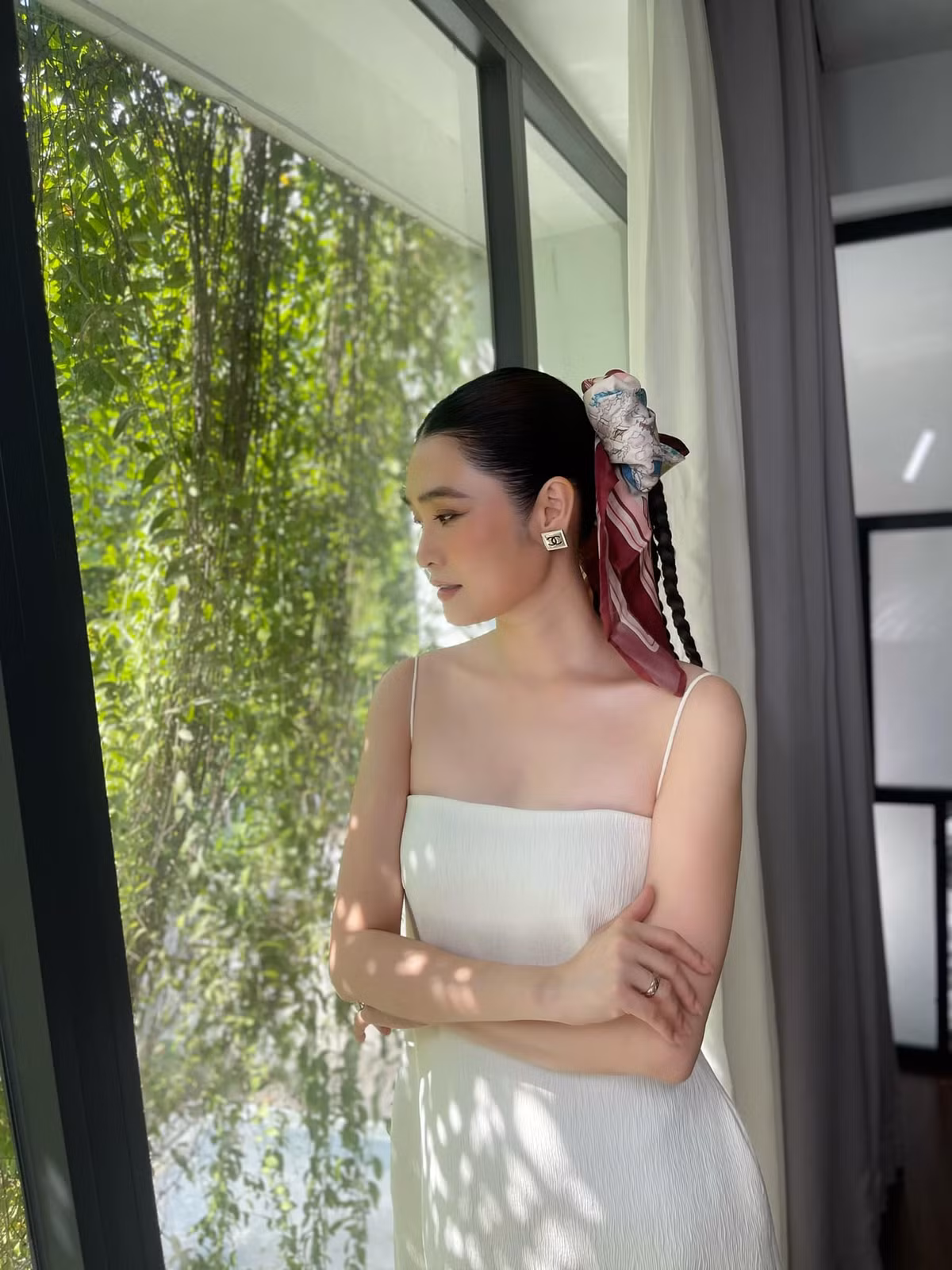 Đặc biệt hơn, ở Tracy Thư Lương luôn thể hiện được khí chất mạnh mẽ, quyền lực và có cá tính. Đó cũng là lý do khiến cô trở nên thu hút và được nhiều người yêu mến.