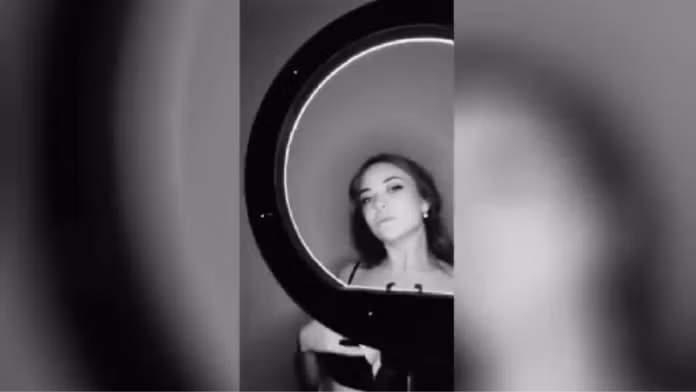 Hiệu trưởng trường tư thục Số 1 nhận định, Viktoria có "quyền tự do" thực hiện video. Tuy nhiên, với tư cách giáo viên, cô gái 23 tuổi này cần tuân thủ chuẩn mực đạo đức của nhà trường hoặc sẽ phải chịu hình thức kỷ luật.