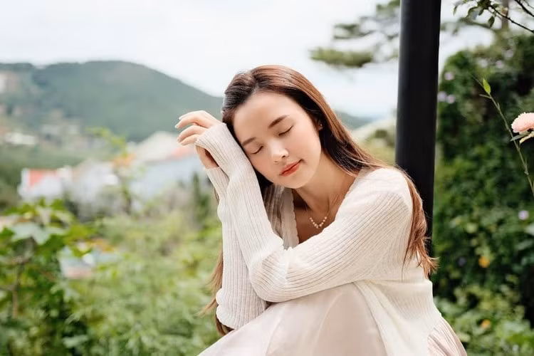 Trong một chia sẻ, Midu từng tiết lộ chỉ muốn cân nặng dao động trong khoảng từ 40 - 42kg mà thôi.