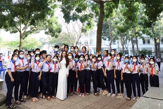 Dẫu vậy, Kỳ Hân không oán trách. Cô chỉ đơn giản nghĩ rằng, mọi người chưa thực sự hiểu về cộng đồng LGBT và lo cho sức khoẻ của cô nên mới phản đối chuyện cô chuyển giới.