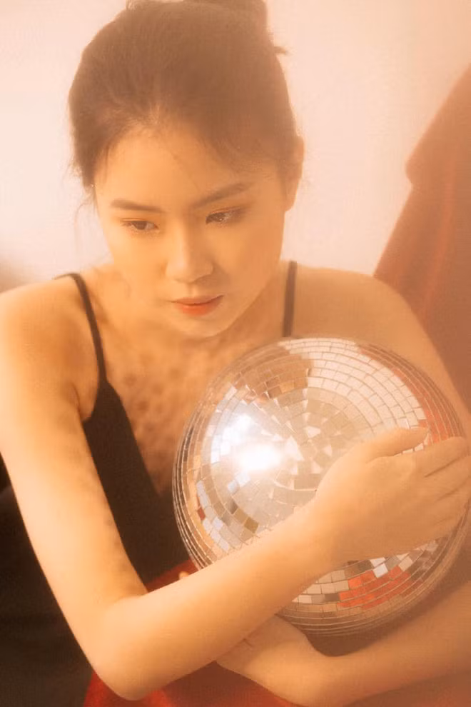 Nhiều người đã không khỏi ngạc nhiên vì trước nay trông Pháo dịu dàng, cá tính lắm chứ ít khi quyến rũ bùng nổ thế này.