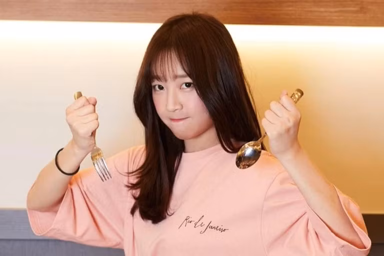 Tzuyang là hot girl kiêm Youtuber nổi tiếng nhất Hàn Quốc, cô nàng cho biết quen người bạn trai cũ trước khi trở thành streamer.