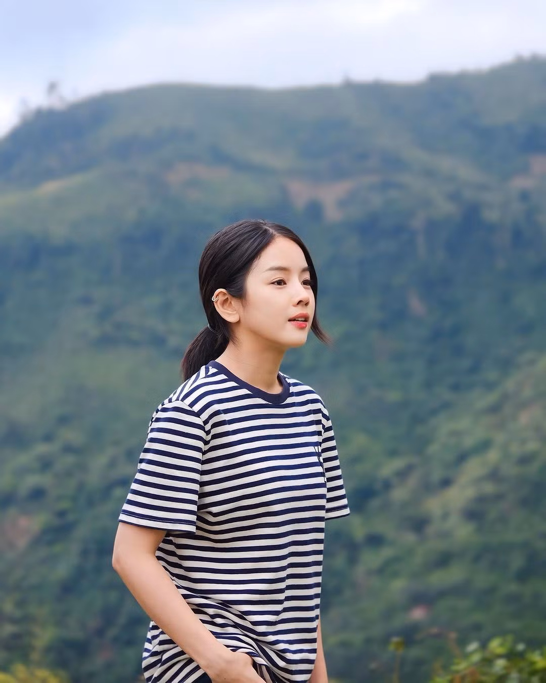 So với nhiều nữ DJ khác, Mie nổi tiếng với vẻ gợi cảm chừng mực, không khoe da thịt "bốc lửa" mỗi lần trình diễn.