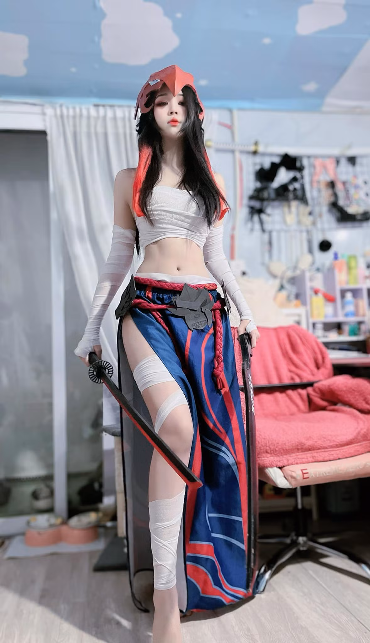 Mina không chỉ là một hình mẫu lý tưởng trong game mà còn trở thành biểu tượng nhan sắc, khiến cho nhiều fan nam phải "đứng ngồi không yên".