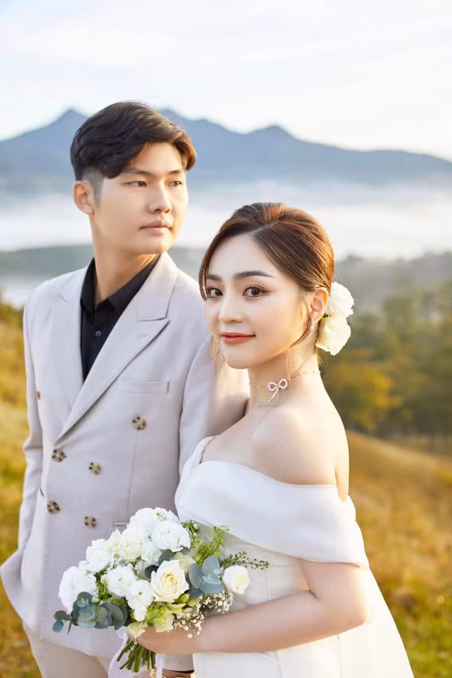 Nhiều người nhận xét, Huỳnh Như lên xe hoa ở độ tuổi đẹp nhất của người con gái nên ảnh cưới càng thêm phần xuất sắc.