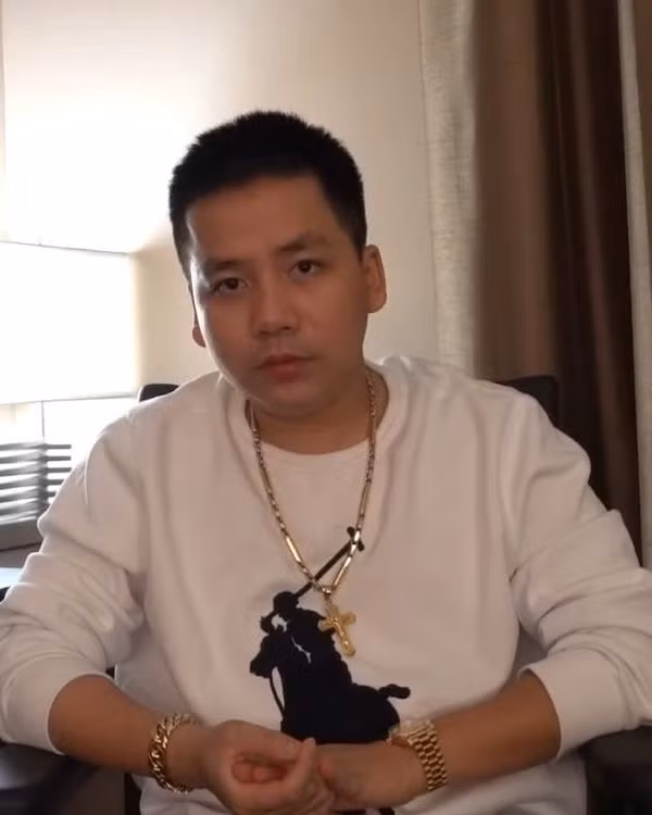Thời gian qua, Khoa Pug gần như “biến mất” trên mạng xã hội, cả tuần anh chàng mới đăng một clip, tần suất đăng tải clip ngày càng ít khiến không ít netizen cảm thấy thắc mắc, liệu anh chàng có gặp vấn đề gì hay không.