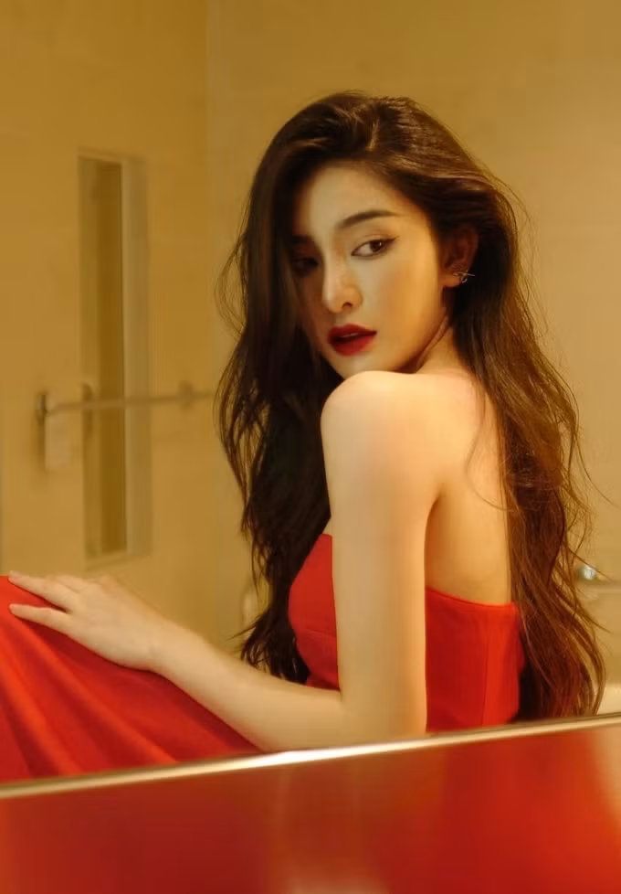 Cách đây 2 năm, trong một bài phỏng vấn trên báo Dân Trí, Trương Diệu Linh tự tin khẳng định thu nhập 50 triệu đồng/tháng. Công việc khi đó của cô là một KOL và mẫu ảnh.