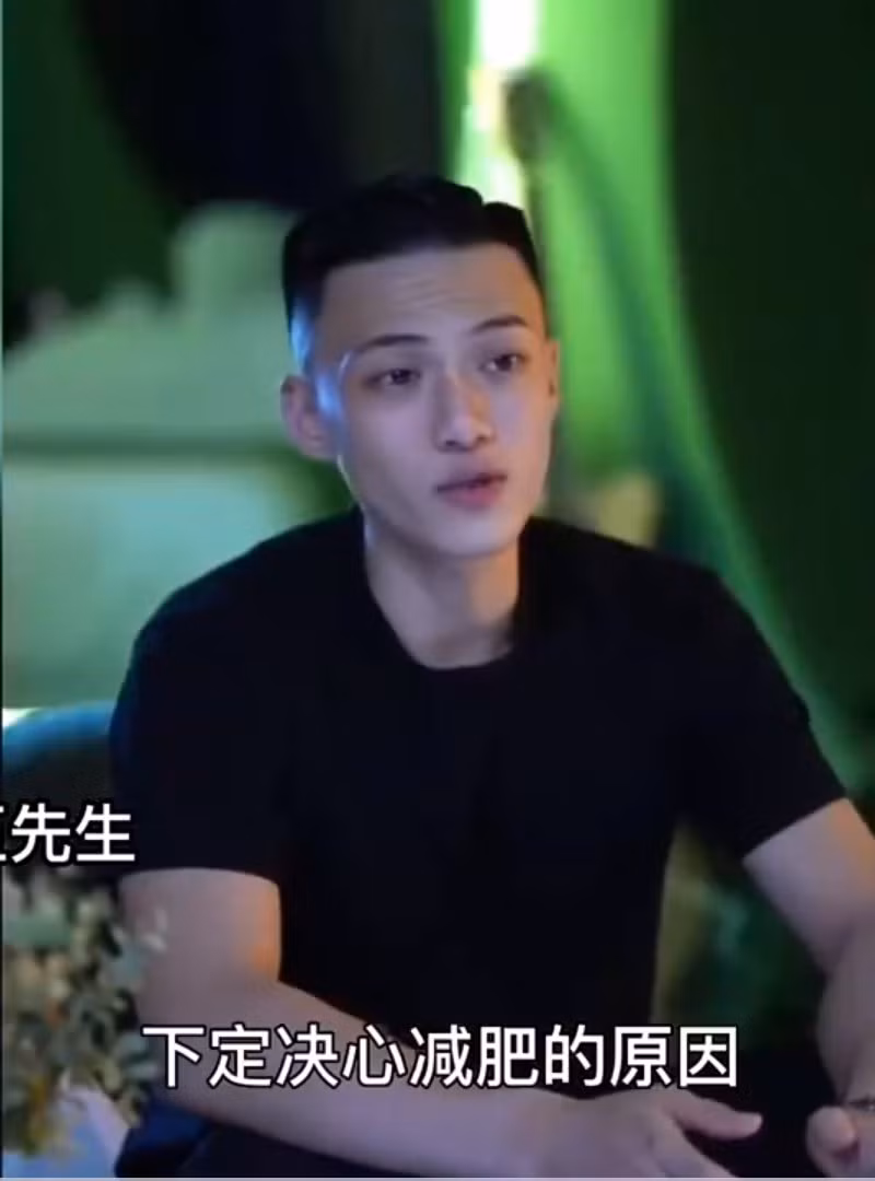 Từ gương mặt cho đến body của anh Ngũ khiến mọi cho gái nhận làm "chồng".