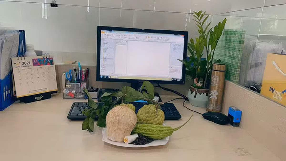 Mâm cúng không thể ý nghĩa hơn của dân văn phòng.