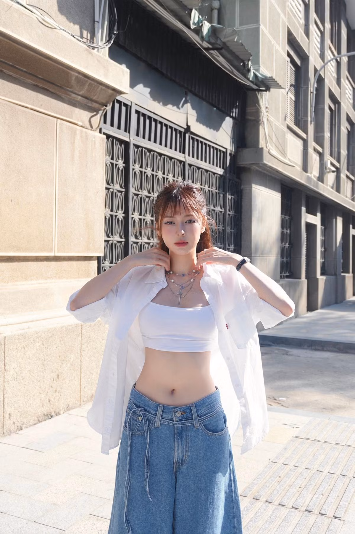 Mới đây trên trang cá nhân, Liz Kim Cương khoe những bức ảnh mới với vòng eo thon gọn và siêu đẹp.