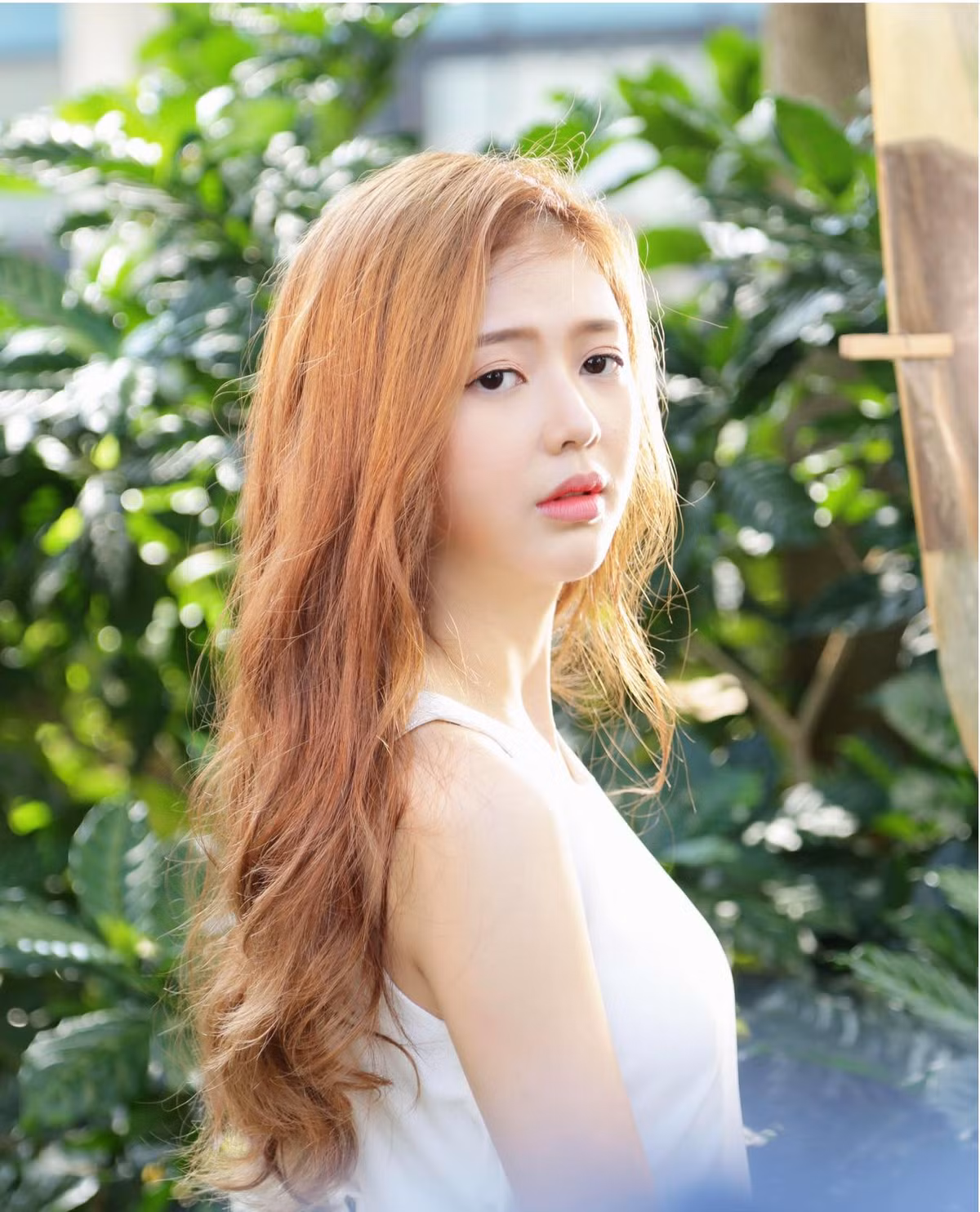 Sở hữu gương mặt xinh xắn, đáng yêu, cùng dáng người chuẩn, cùng giọng hát cao, khỏe và giàu cảm xúc Liz Kim Cương nhanh chóng chiếm được cảm tình của khán giả.