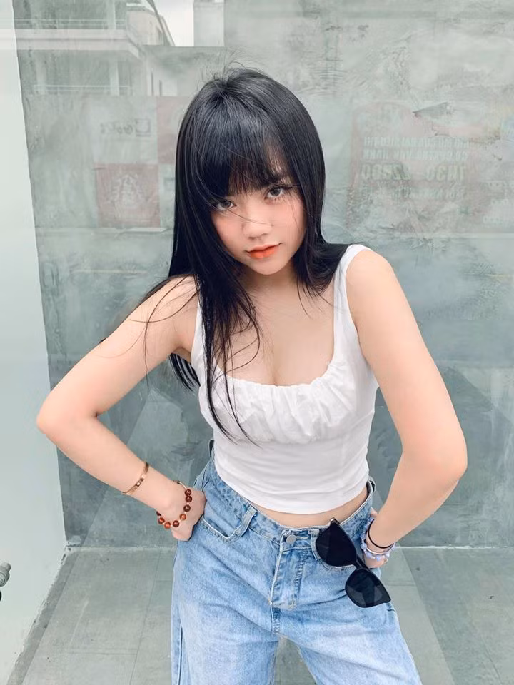Bảo Hân của hiện tại với vẻ ngoài xinh xắn, làn da sáng bật tông.