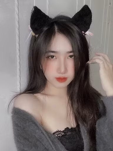 Sau gần 2 năm nỗ lực, Ngọc Duyên thực sự “dậy thì thành công”. Không còn dáng vẻ “hai lúa”, làn da đen đúa năm nào. Nữ streamer giờ đây xinh đẹp, trắng trẻo và tràn đầy sức sống.