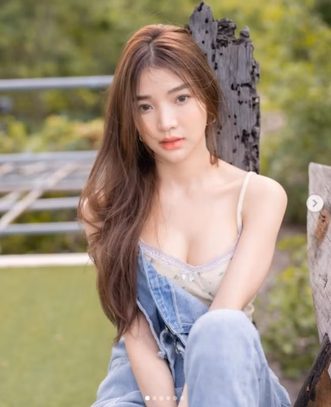 Cao chưa tới 1m60 nhưng Anun Sasinun vẫn là người tình trong mộng của hàng trăm nghìn cánh mày râu tại xứ chùa Vàng bởi lẽ cô nàng sở hữu thân hình cân đối.