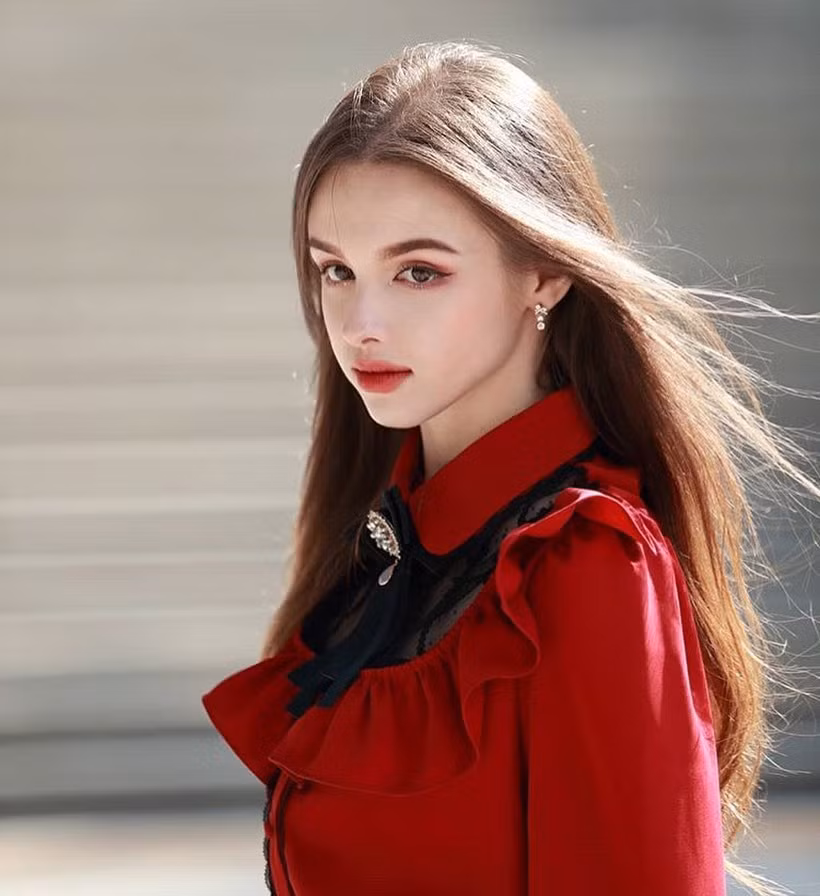 Ở độ tuổi trưởng thành, thường xuyên phải makeup, quảng cáo các sản phẩm làm đẹp nên Karimova Elina thường xuyên đến các spa để chăm sóc da chuyên sâu, đồng thời xây dựng cho bản thân chế độ skincare phù hợp tại nhà.
