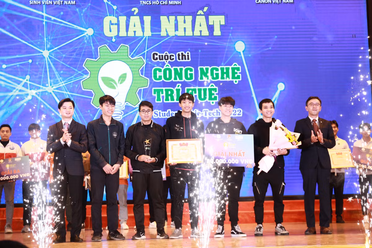 Lo dien quan quan cuoc thi “Cong nghe tri tue