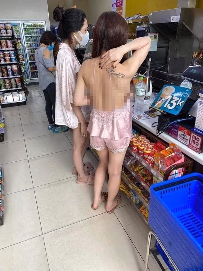 Câu chuyện ăn mặc của hội chị em không còn quá lạ trên MXH nhưng mỗi lần xuất hiện nó lại trở thành chủ đề nóng.