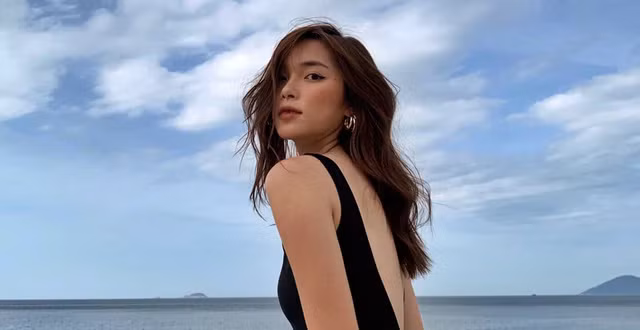 Tin đồn Hiếu Nguyễn hẹn hò cùng một hot girl hơn mình 2 tuổi đã khiến cộng đồng mạng dậy sóng và quyết tâm "truy tìm" danh tính của Diệu Linh. Mối tình chị em của cả hai luôn kín kẻ nhưng rất được cộng đồng mạng quan tâm.