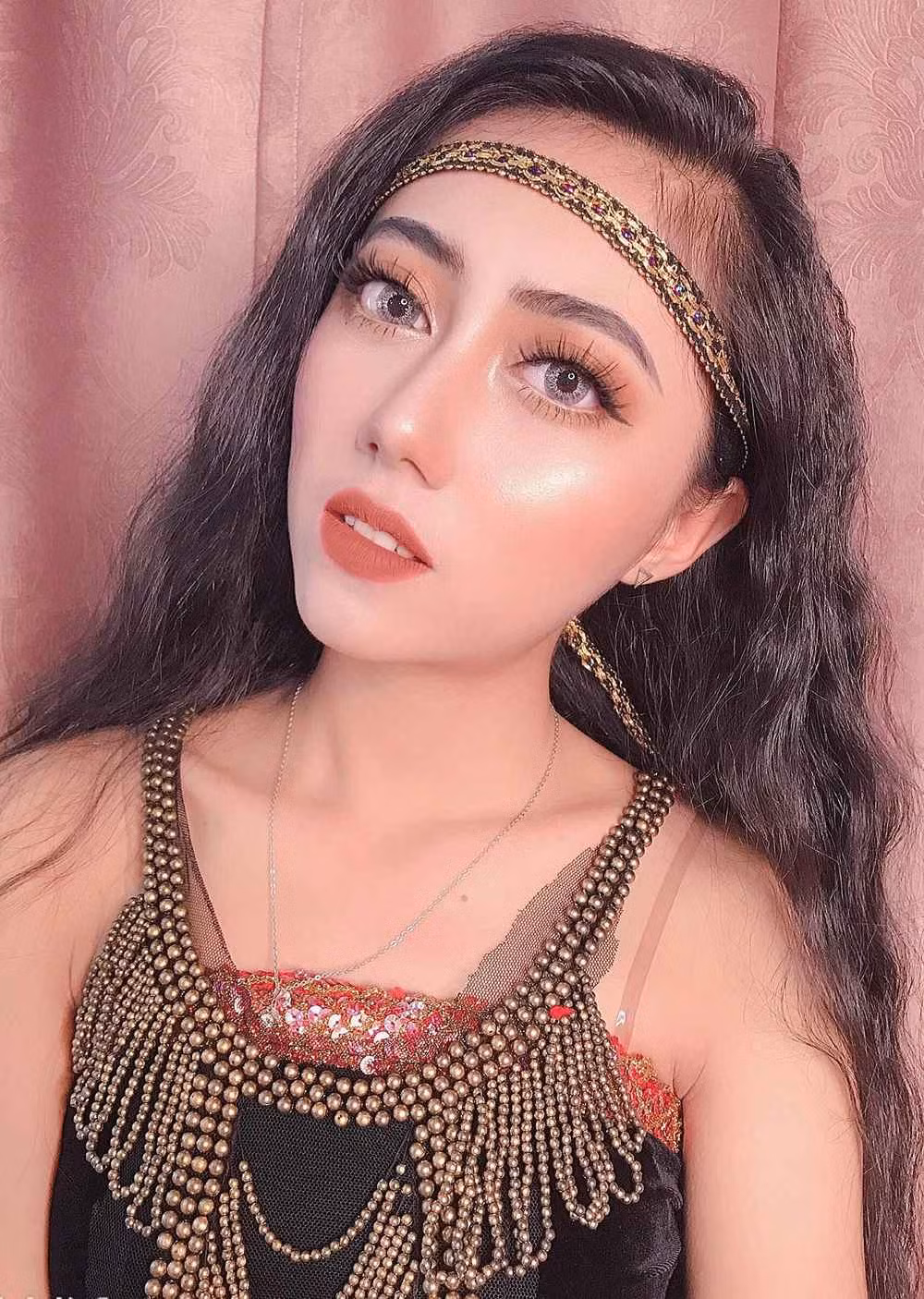 H Ru Lem từng đạt giải nhất cuộc thi Nữ sinh thanh lịch huyện Cưmgar năm 2019, sau đó còn đại diện làng tham gia Ngày hội các làng văn hoá huyện Cưmgar 2019.