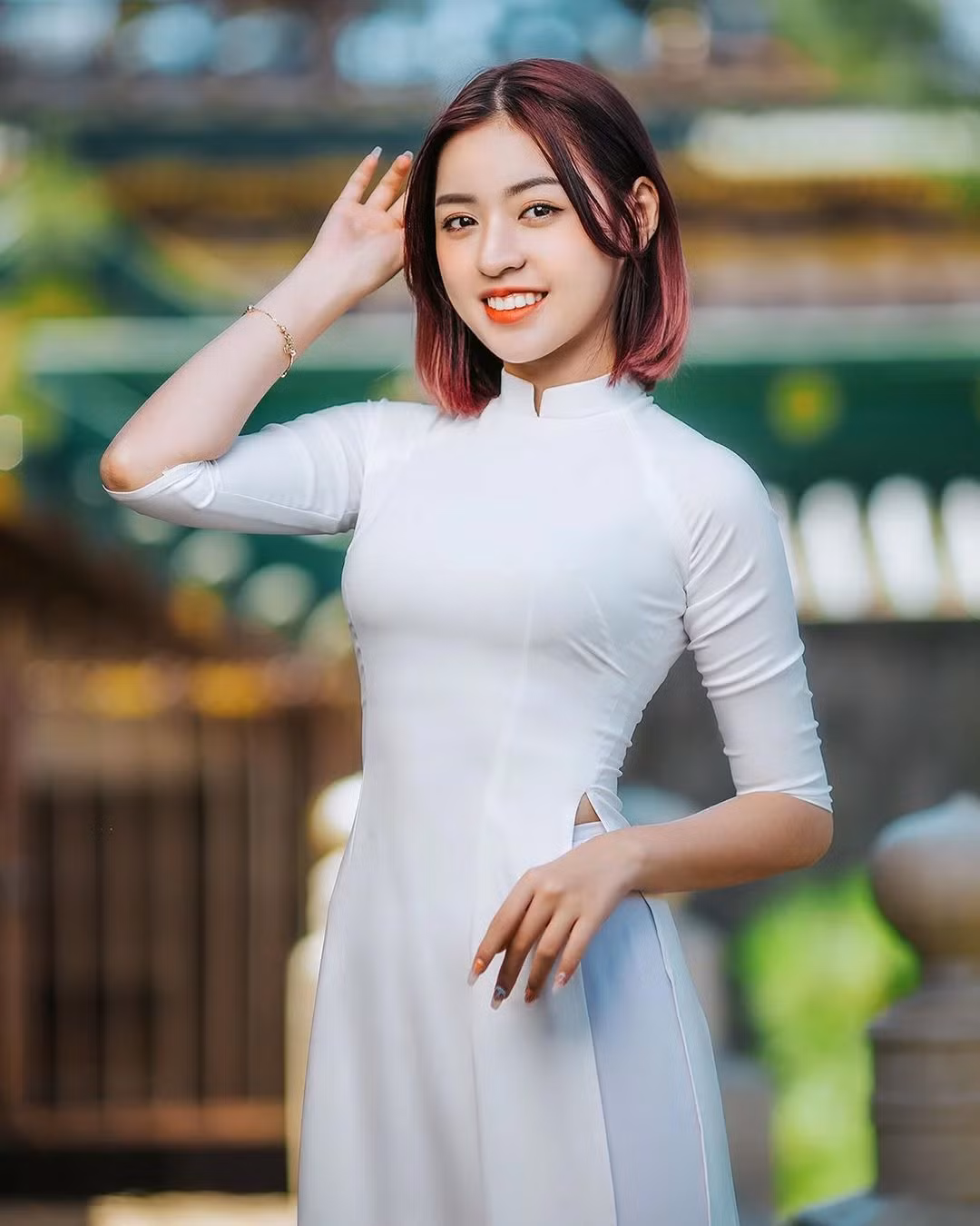 Siêu mẫu Thanh Hằng cao 1m75, hơn Thanh Tâm 5cm. Tất nhiên tỷ lệ cơ thể mỗi người mỗi khác nhưng chân dài như vậy, hot girl không làm siêu mẫu thì quá phí.