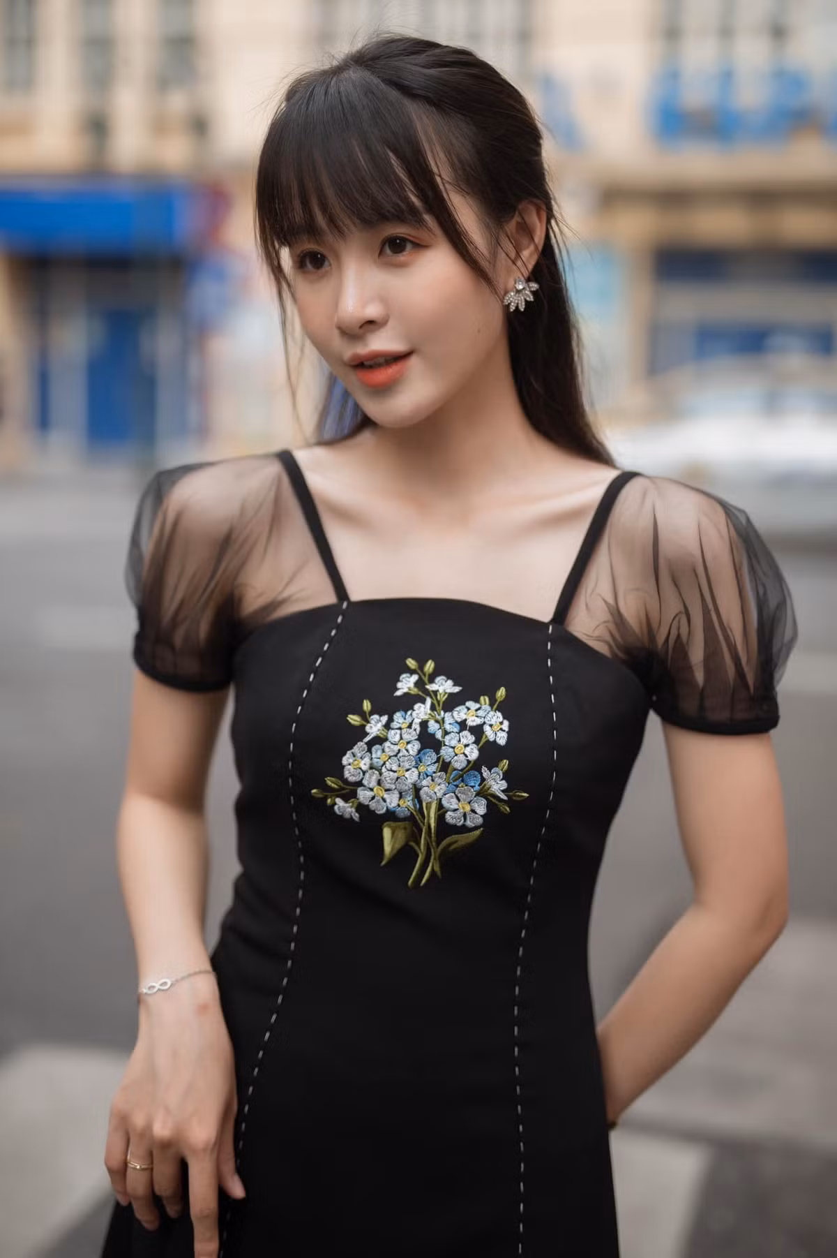 Cách đây chưa lâu, Huyền Trang đảm nhiệm vai chính trong phim ngắn “Dưa hấu và Bạc hà”, được chiếu trong chương trình “Phút cuối 2020” của Học viện Báo chí và Tuyên truyền.