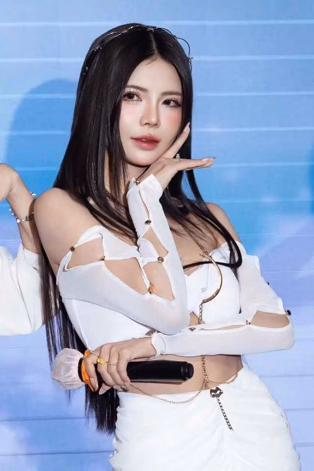 Ngoài tiệc ngọt, khách mời cũng được tham gia nhiều hoạt động thú vị bên lề nhằm hiểu hơn về Mai Dora, về đời sống, sở thích cá nhân và nhiều sở trường của cô nàng.