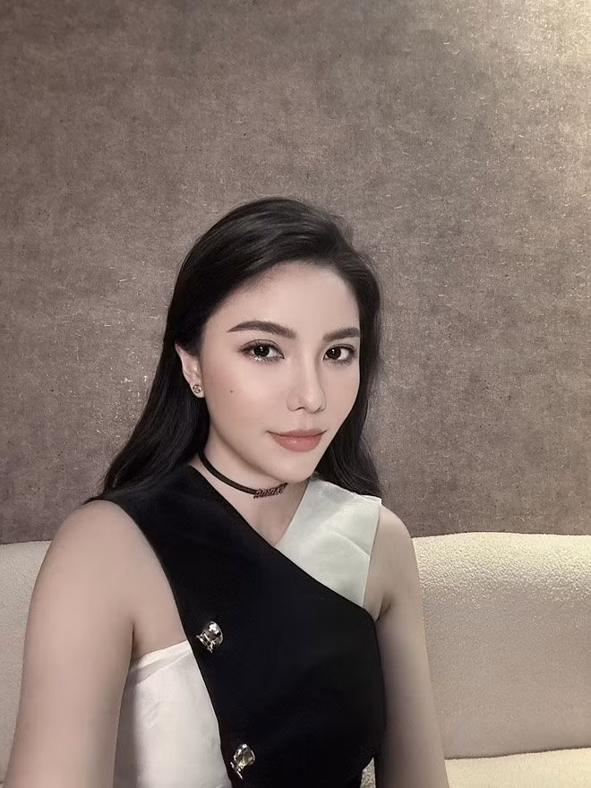Thy Huỳnh (sinh năm 1992, tên thật là Huỳnh Kim Chi) từng nổi tiếng với danh xưng “rich kid”. Tuy vậy, thay vì chia sẻ hình ảnh tận hưởng cuộc sống giàu có, xa hoa với hàng hiệu đắt đỏ và những chuyến du lịch tiền tỷ… cô nàng lại thích làm thiện nguyện cùng hành trình không ngừng nỗ lực hoàn thiện bản thân.