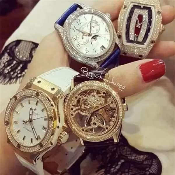 Ngọc Trinh có sở thích sưu tập đồng hồ bạc tỷ.