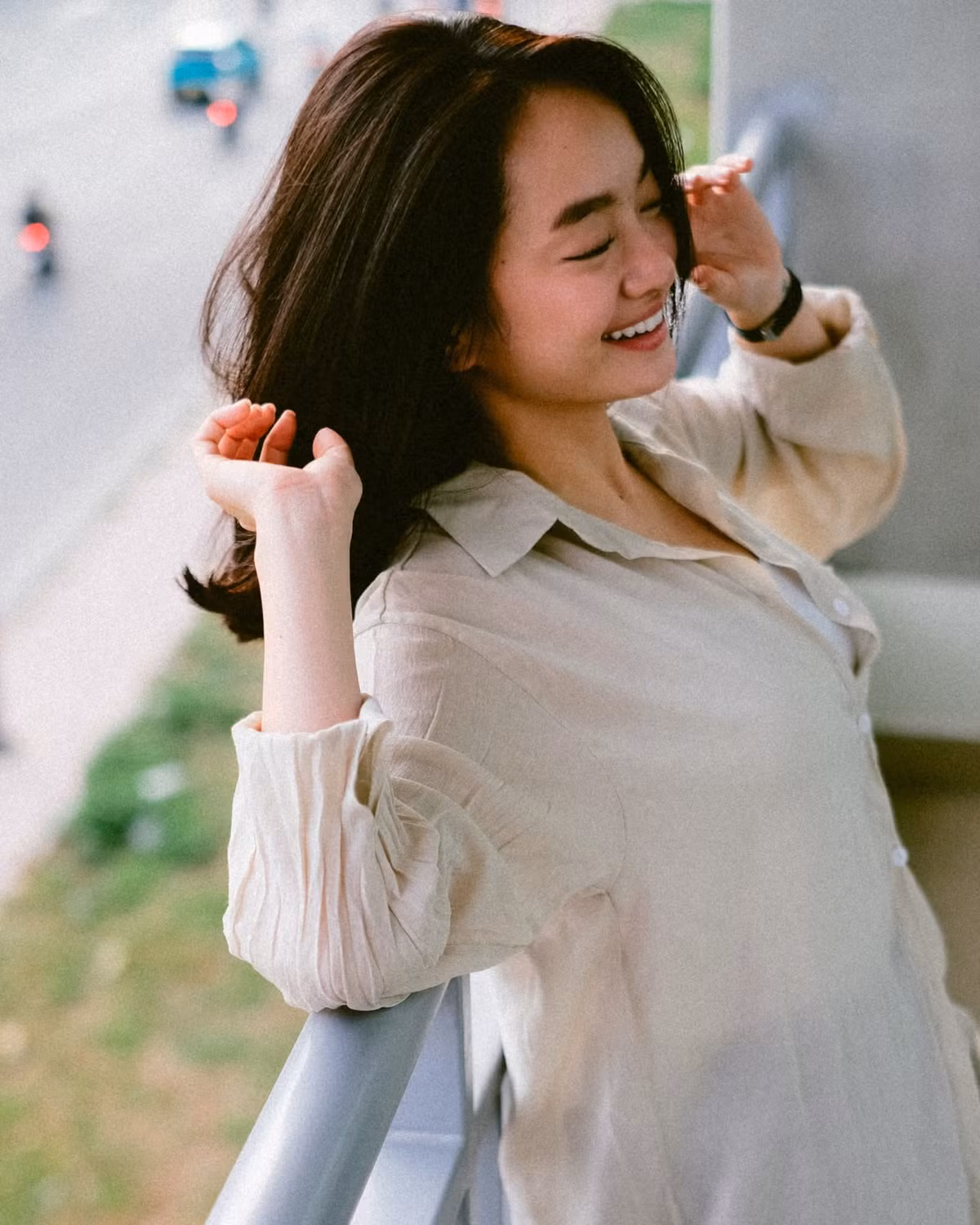 Kaity Nguyễn, 26 tuổi, sinh tại TP HCM, lớn lên ở Mỹ. Năm 2017, Em chưa 18 - tác phẩm điện ảnh đầu tay cô tham gia cùng Kiều Minh Tuấn - trở thành phim Việt ăn khách nhất lịch sử lúc bấy giờ với 171 tỷ đồng.