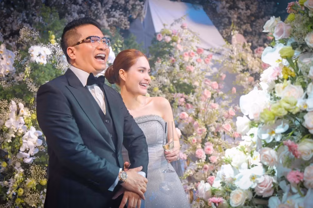 Ở độ tuổi trung niên nhưng cả mẹ chồng và ruột Đoàn Di Băng vẫn giữ được vẻ ngoài trẻ trung hiếm thấy.