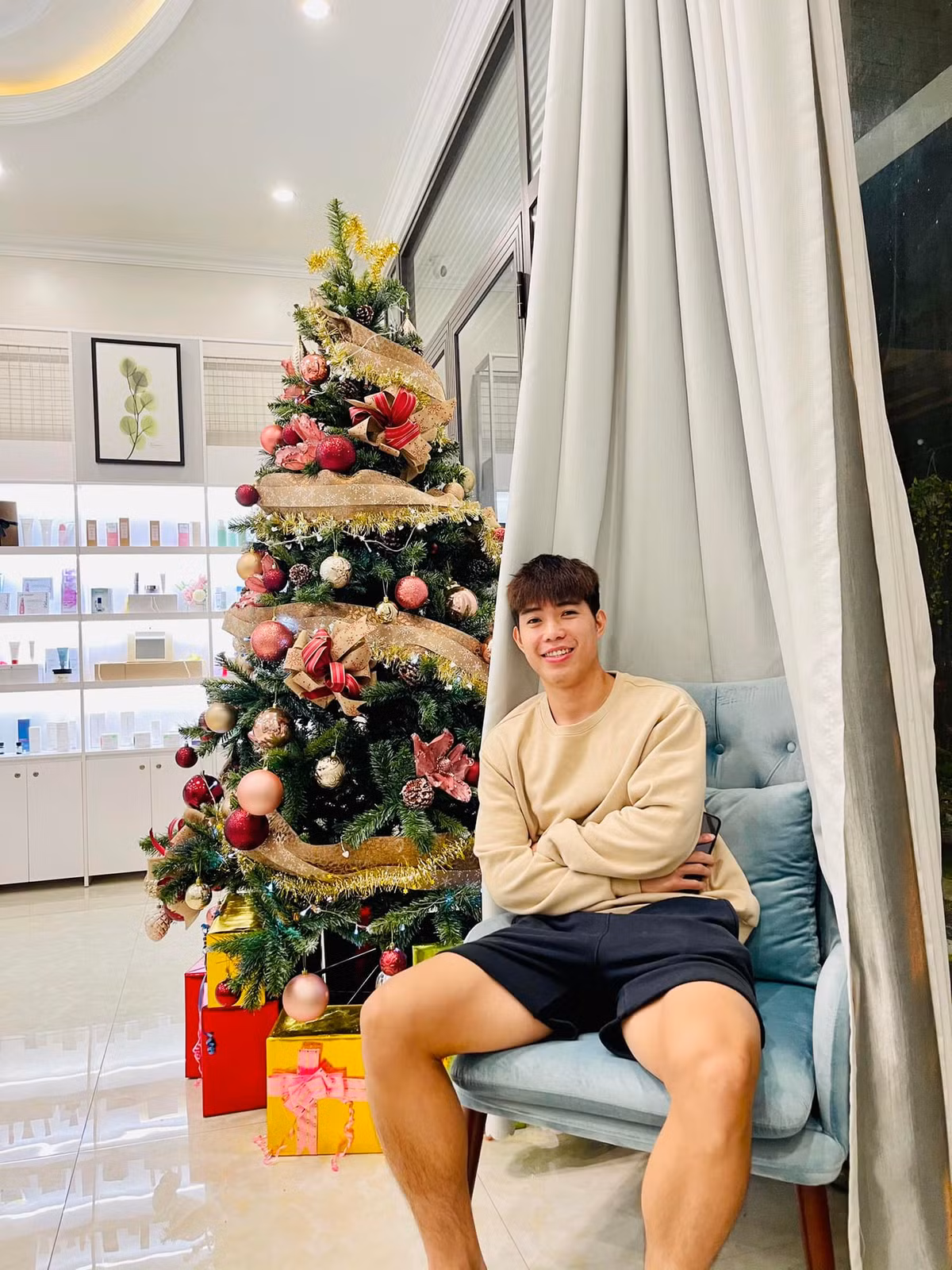 Hiện tại Quang Thịnh đang thuộc biên chế CLB Công an Hà Nội. Trên Facebook, anh chàng đang có gần 30.000 người theo dõi.