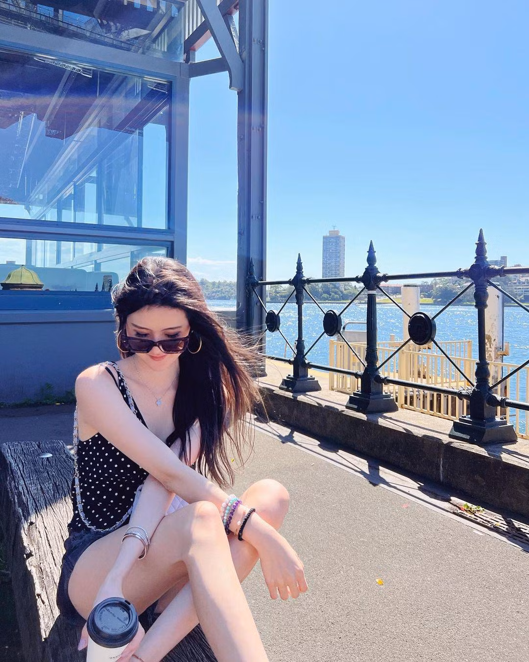 Trinity Liao yêu thích kiểu trang phục này vì vẫn tôn dáng đẹp song mang lại cảm giác thoải mái, dễ chịu, phù hợp với nhiều hoàn cảnh khác nhau.