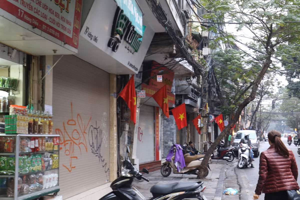 Các con phố rợp cờ Tổ quốc sẵn sàng đón năm mới 2020.