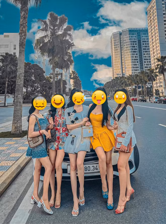 Trên mặt trận TikTok, các clip hậu trường chụp ảnh với xe hơi của các "chủ tịch" 4.0 cũng cực kì viral.