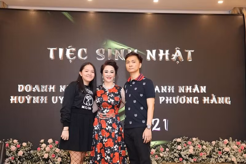 Sự kiến mới nhất mà Natalie có mặt đó là sinh nhật của người mẹ là CEO đình đám mạng xã hội thời gian qua.
