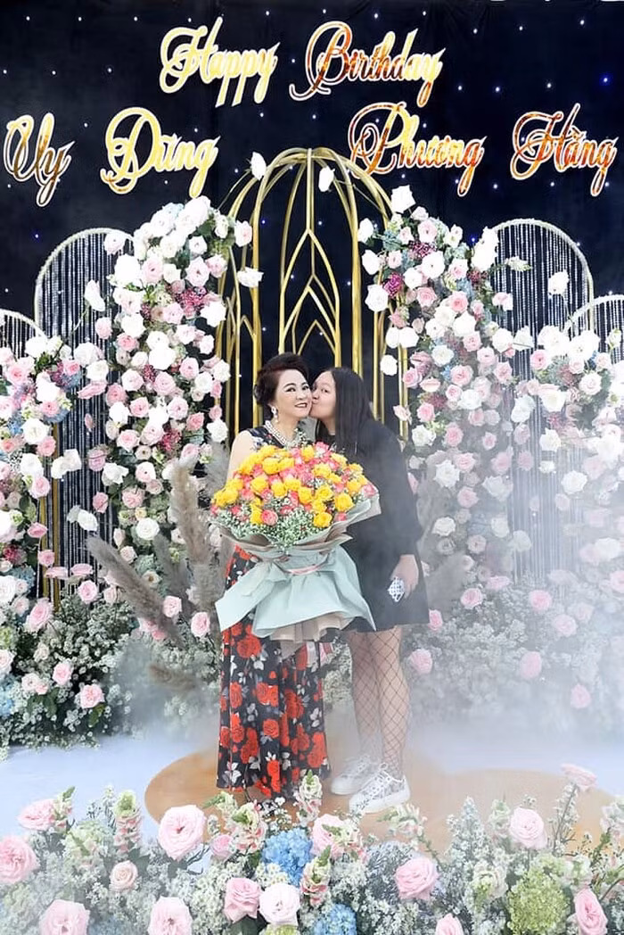 Tính đến nay, My đã bước vào tuổi 15. Nhìn một số hình ảnh hiếm hoi trên mạng xã hội, rich kid 2k6 sở hữu ngoại hình ưa nhìn, có cuộc sống sang chảnh, du lịch nhiều nơi.