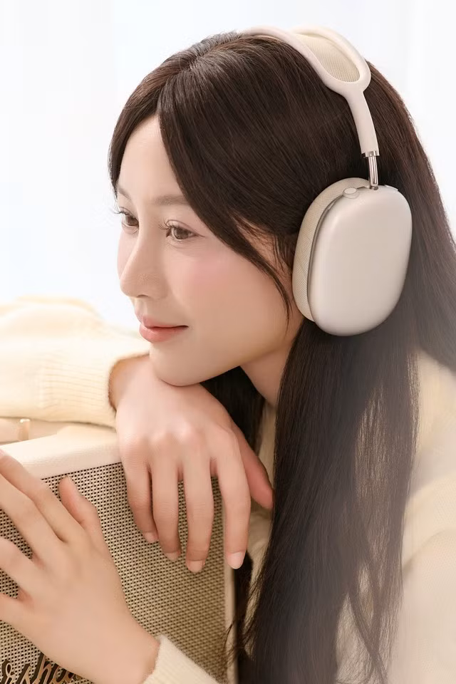 Loạt khoảnh khắc đậm chất "nàng thơ" của nữ streamer Nắng (Đàm Thanh Huyền) không chỉ dừng lại ở vẻ ngoài xinh đẹp, mà còn thể hiện qua những biểu cảm tinh tế, dịu dàng, đầy nữ tính, không kém phần cuốn hút.