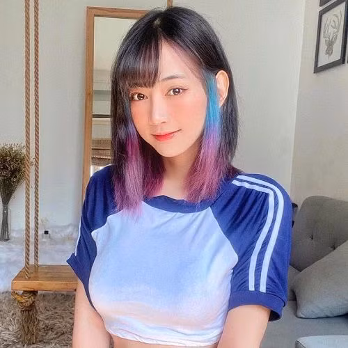 Hầu hết bình luận bên dưới mỗi clip của Lê Bống: "Bống đã tìm được giấy hướng dẫn sử dụng nhan sắc rồi", "Giờ Bống nhìn xinh thật đấy", "Thay đổi kiểu theo hướng tích cực như này thì ai chả mến", "Lê Bống thay đổi vì em gái đó, nhìn sang hẳn", "Từng là một cô gái chịu chơi nhưng bây giờ nhìn ngoan hiền quá"... cùng nhiều lời khen dành cho màn "quay xe" này.