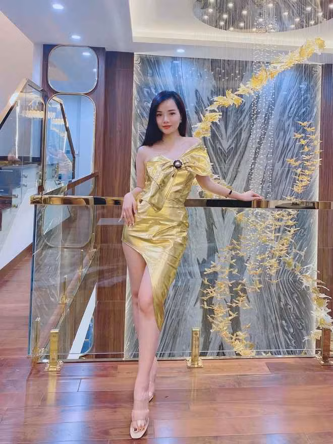 Sau khi nổi tiếng với hình ảnh nữ CĐV xinh đẹp, Thuỷ Tiên nhận được nhiều hợp đồng làm việc cả ở Việt Nam lẫn Hàn Quốc.