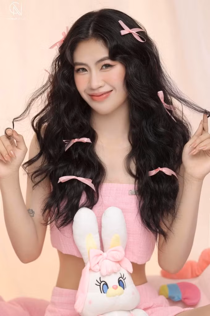 Gu thời trang của "cơn lốc đường biên" Thanh Nhã biến đổi ra sao? Gu thoi trang cua